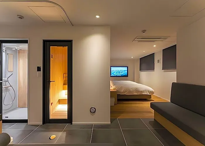 9 Hotel Tenjin